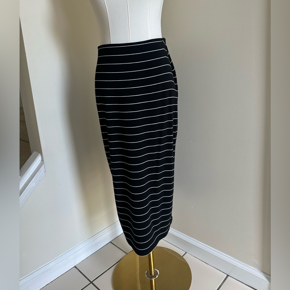 Old Navy Pencil Skirt - Black/White Stripe